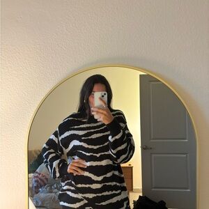 H&M Black and White Patterned Sweater
